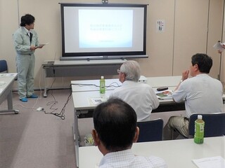 井川氏説明中2.jpg