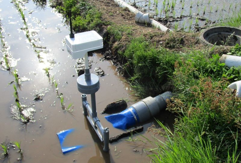 写真４_設置した『自動水管理システム』