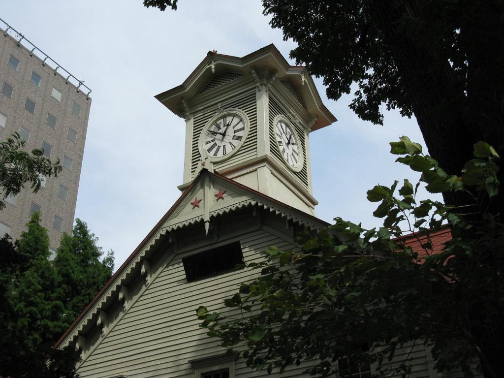 072_ClockTower-Sapporo-2.JPG