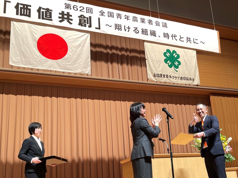 写真1 授賞式の様子。